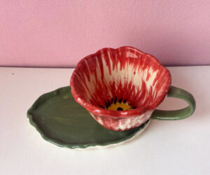 fleur rouge et feuille